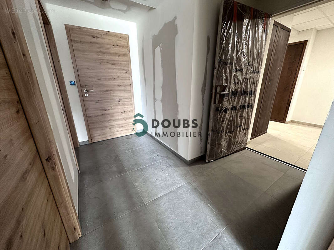 Appartement à ORCHAMPS-VENNES