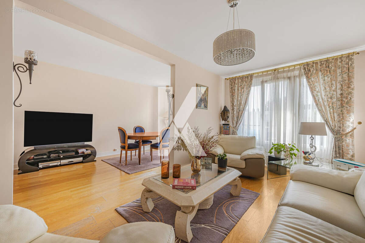 Séjour / salle à manger - Appartement à L'ISLE-ADAM