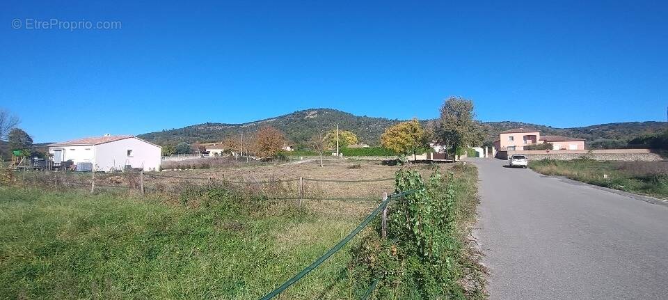 Terrain à VALLON-PONT-D'ARC