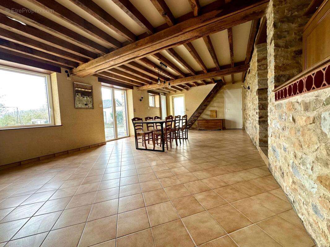 Maison à COMBOURTILLE