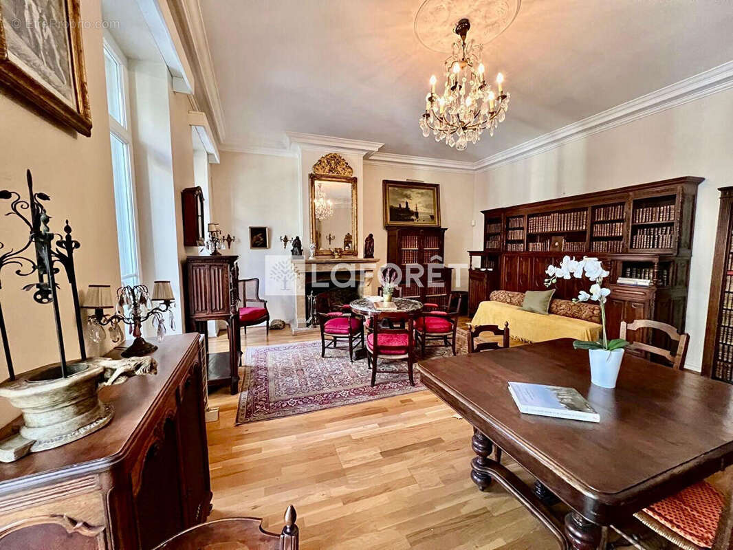 Appartement à MARSEILLE-1E