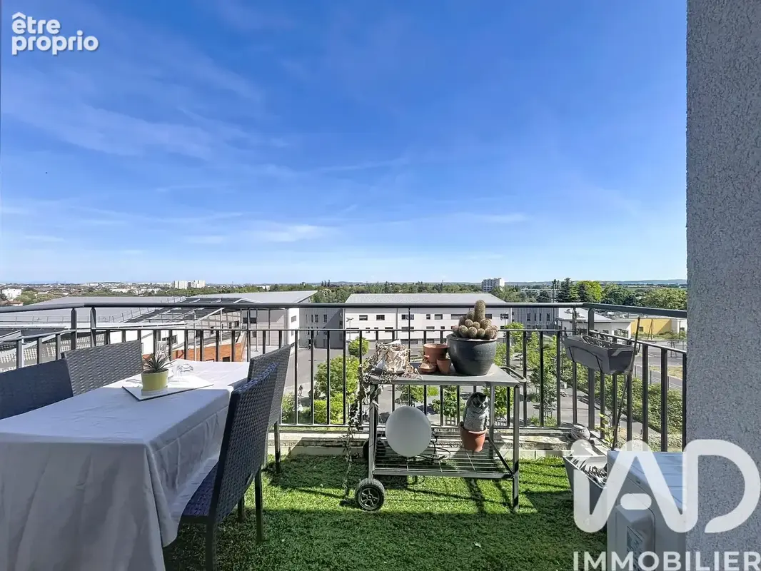 Photo 1 - Appartement à VENISSIEUX