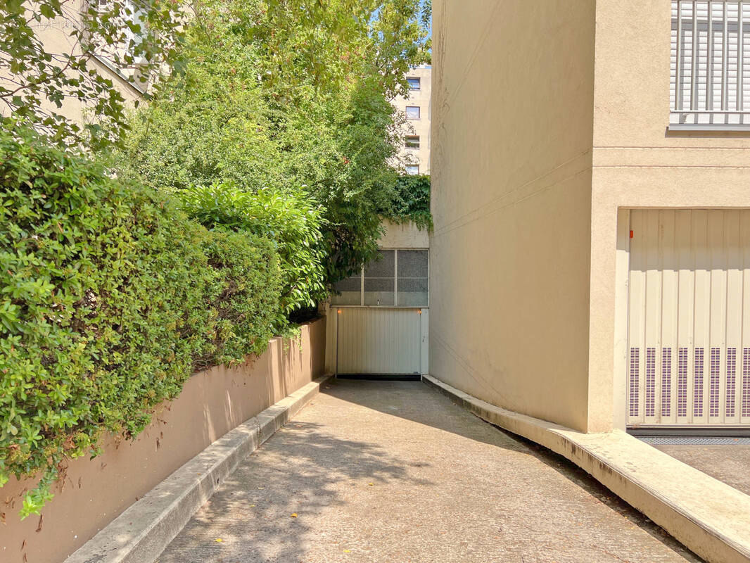 Parking à COURBEVOIE