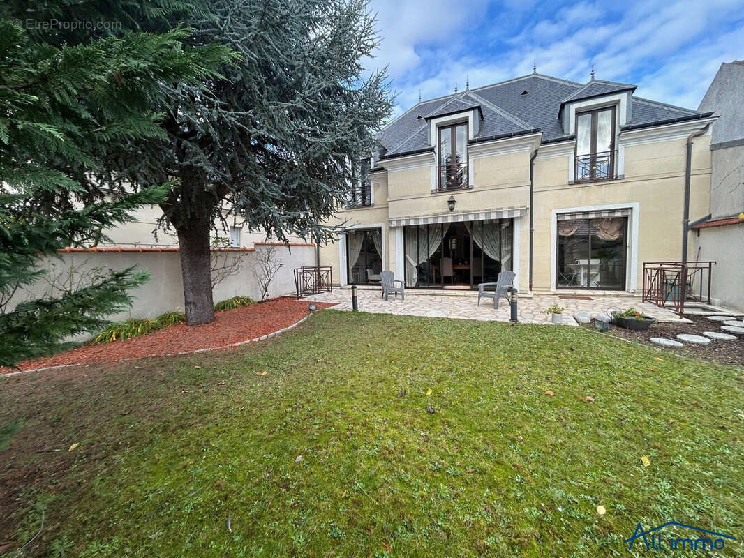 Maison à SAINT-MAUR-DES-FOSSES