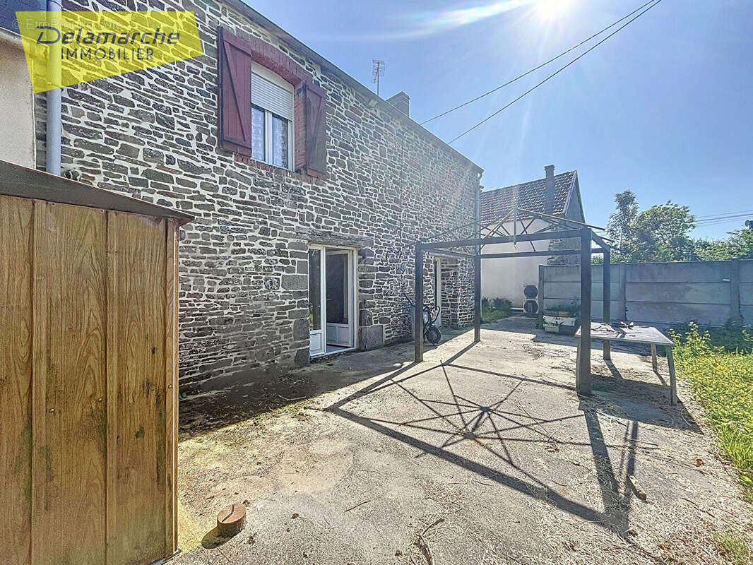 Maison à SAINT-SAUVEUR-LA-POMMERAYE