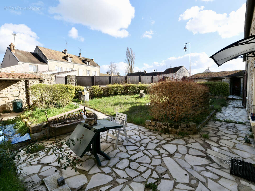 Maison à SIVRY-COURTRY