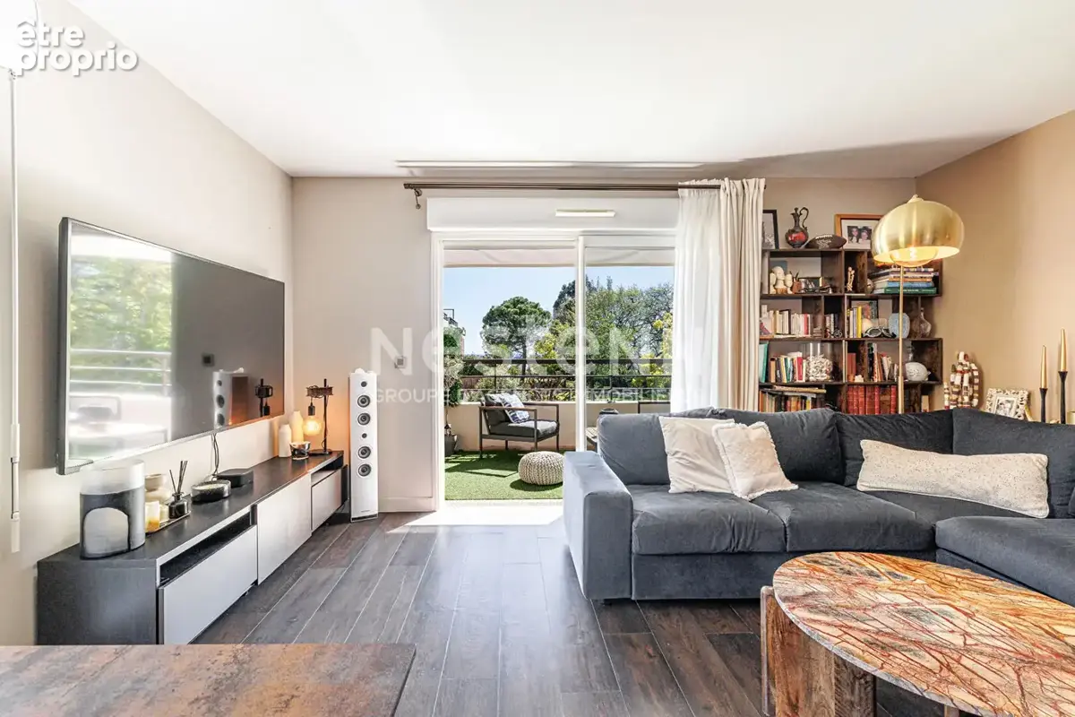 A vendre - 3 pieces - nice corniche fleurie - terrasse d'angle 22 m² - dernier étage - piscine & parc privé - parking privatif e - photo 2