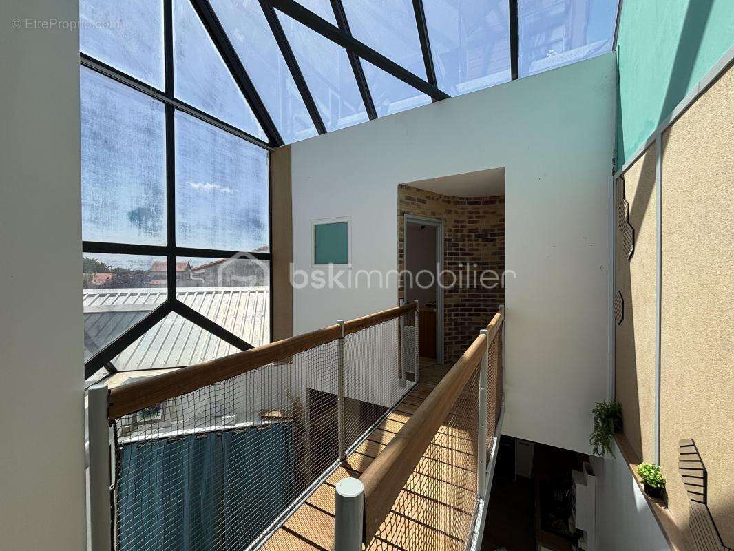 Maison atypique et lumineuse - 5 chambres - La Bruffière - photo 6