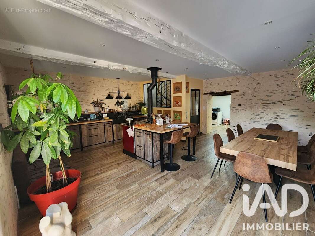 Maison 188 m² à Rouge  - photo 2