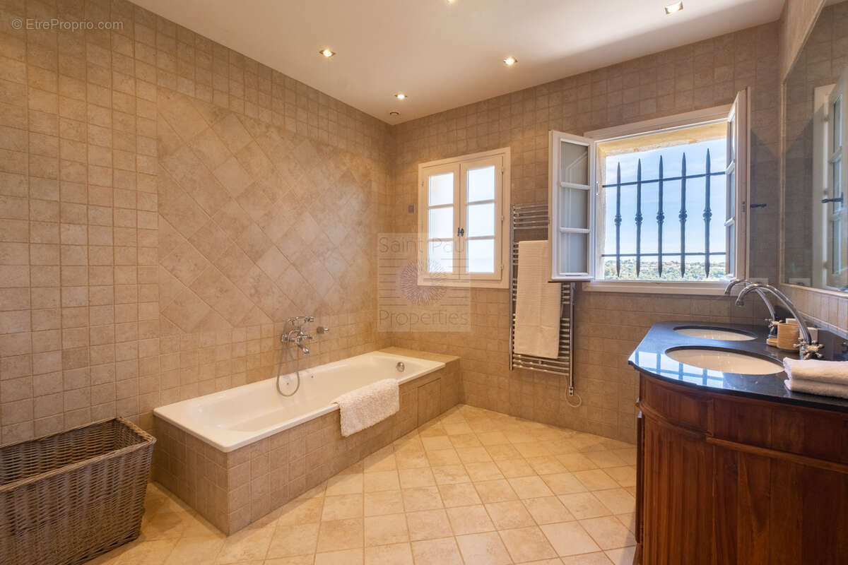 Superbe appartement - grand standing - 110m2 - Cagnes sur Mer - photo 15