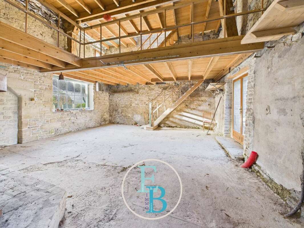 Maison à COLOMBIERS-SUR-SEULLES