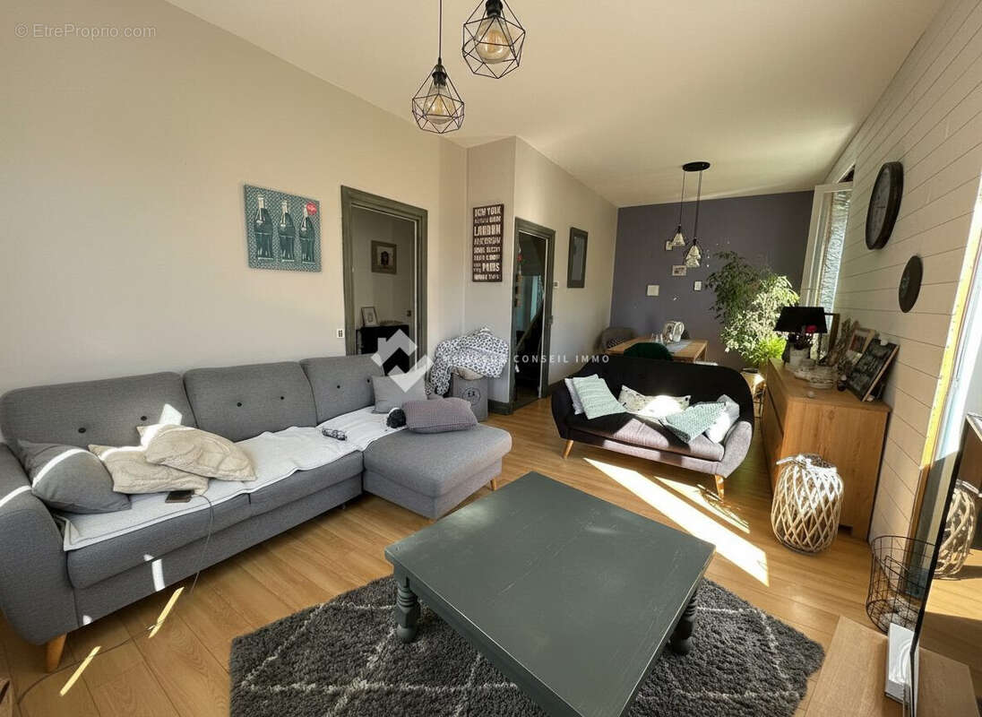 Maison 167 m² à La Monnerie-Le-Montel  - photo 2
