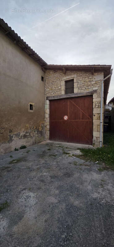 Parking à SAINT-MAIXENT-L'ECOLE