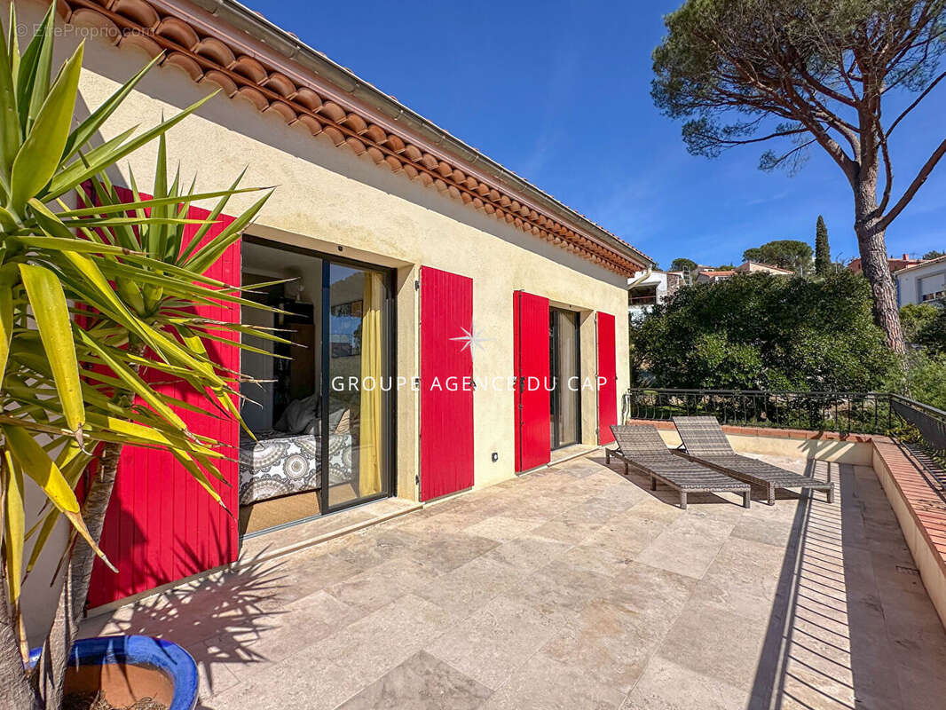 A vendre villa de charme 4 chambres terrain plat piscine parking proche mer aux issambres - photo 15