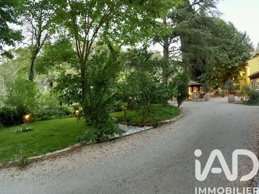 Photo 2 - Commerce à AURIOL