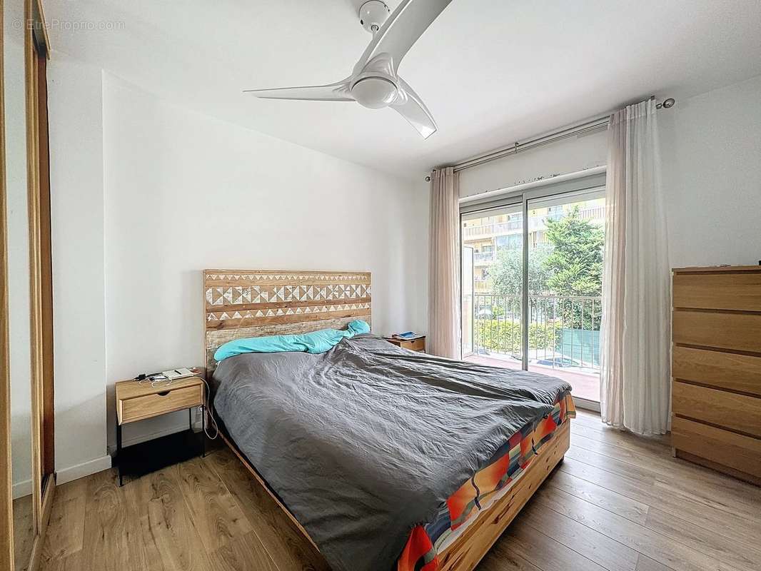 Appartement à SAINT-LAURENT-DU-VAR