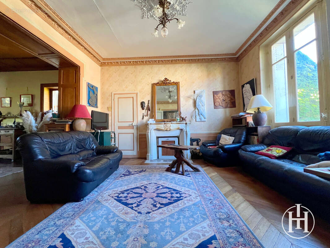 Maison à SAINT-AMAND-MONTROND