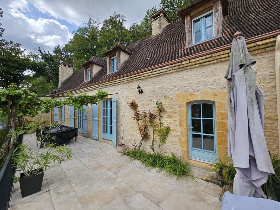 Maison à MAUZAC-ET-GRAND-CASTANG