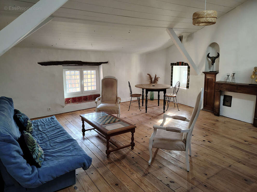 Appartement à COTIGNAC