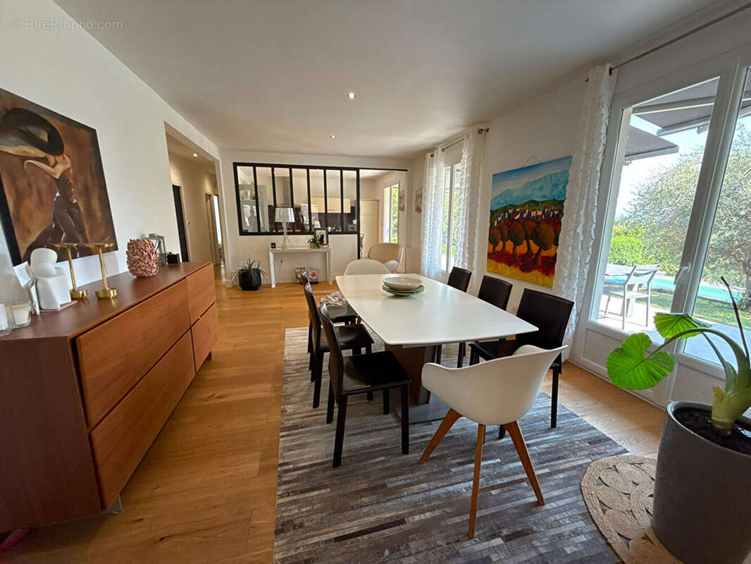 Maison de plain-pied de 132,17 m² avec piscine, 3 Chambres et terrain de 3 490 m² - photo 10