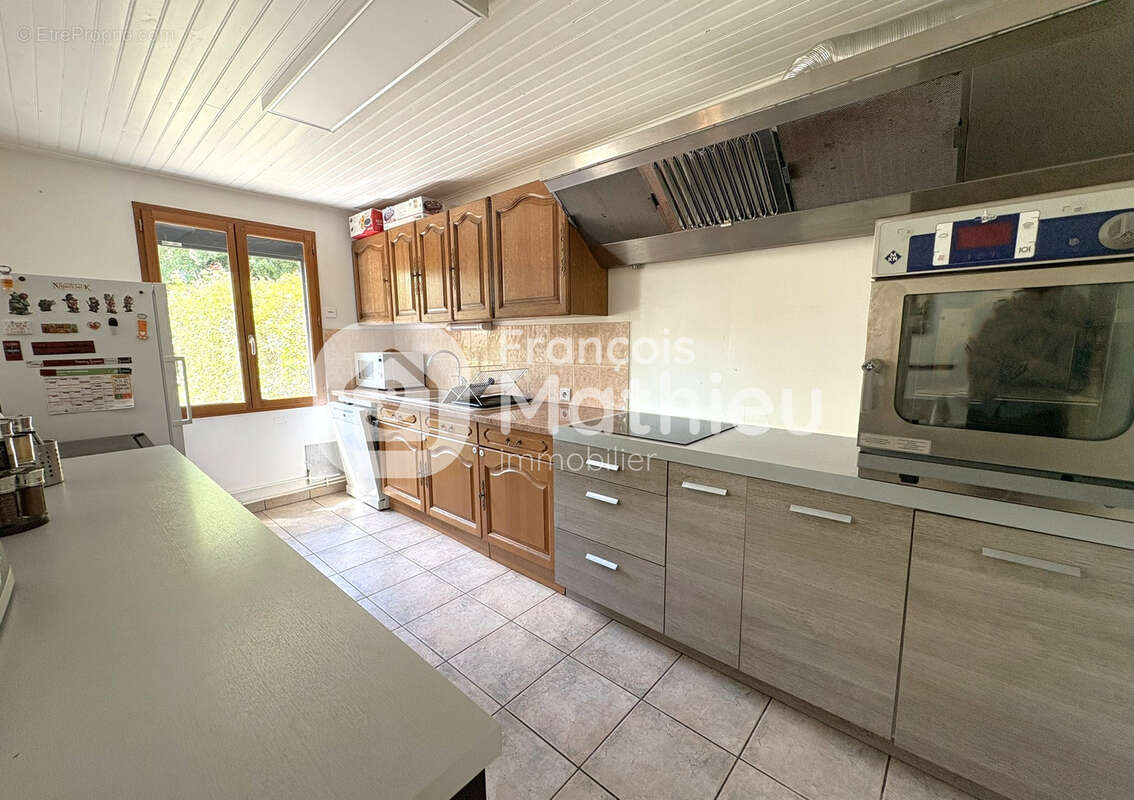 LE PLANTAY - Grande maison 4 chambres et bureau avec grand garage sur 696 m2 de terrain - photo 7