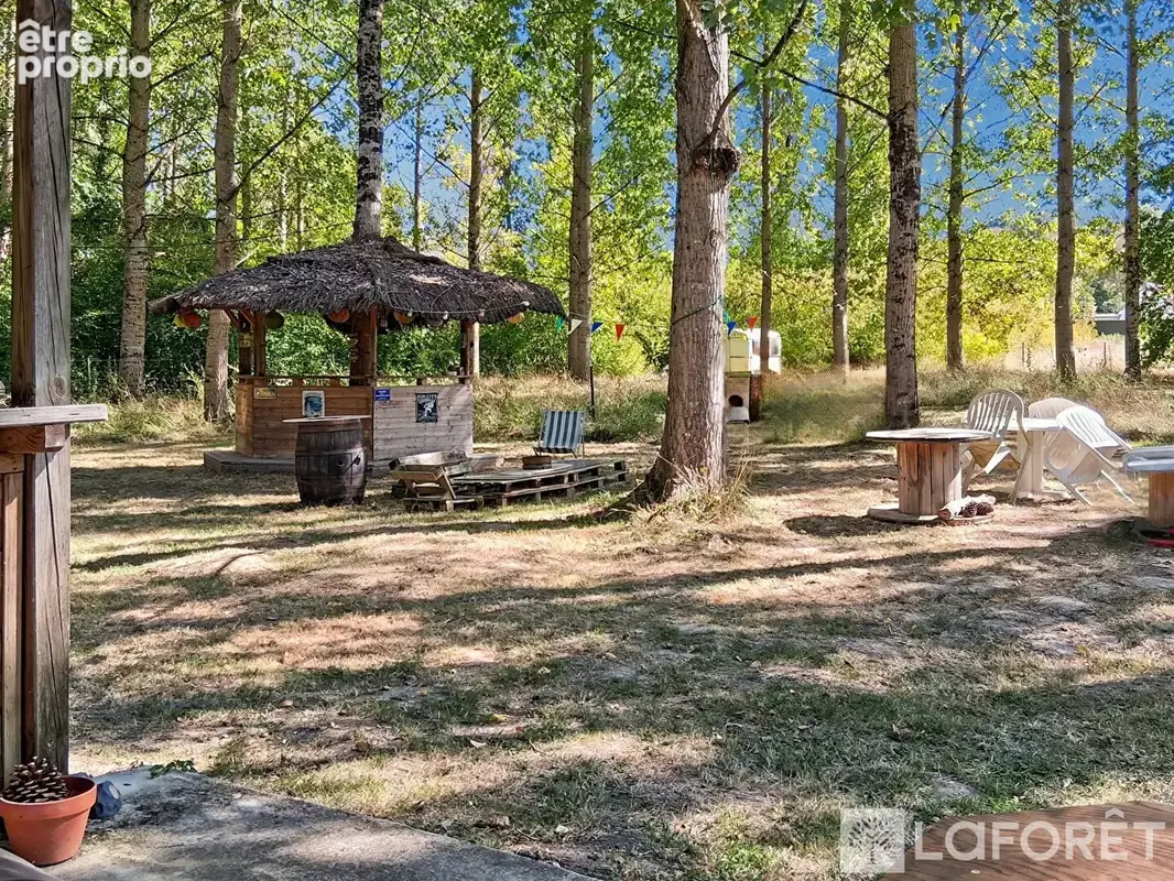Beau terrain de loisirs avec maisonnette et étang - photo 8