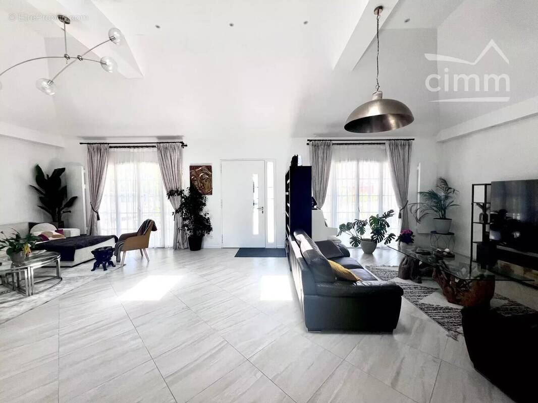 Maison à PONT-SAINTE-MAXENCE