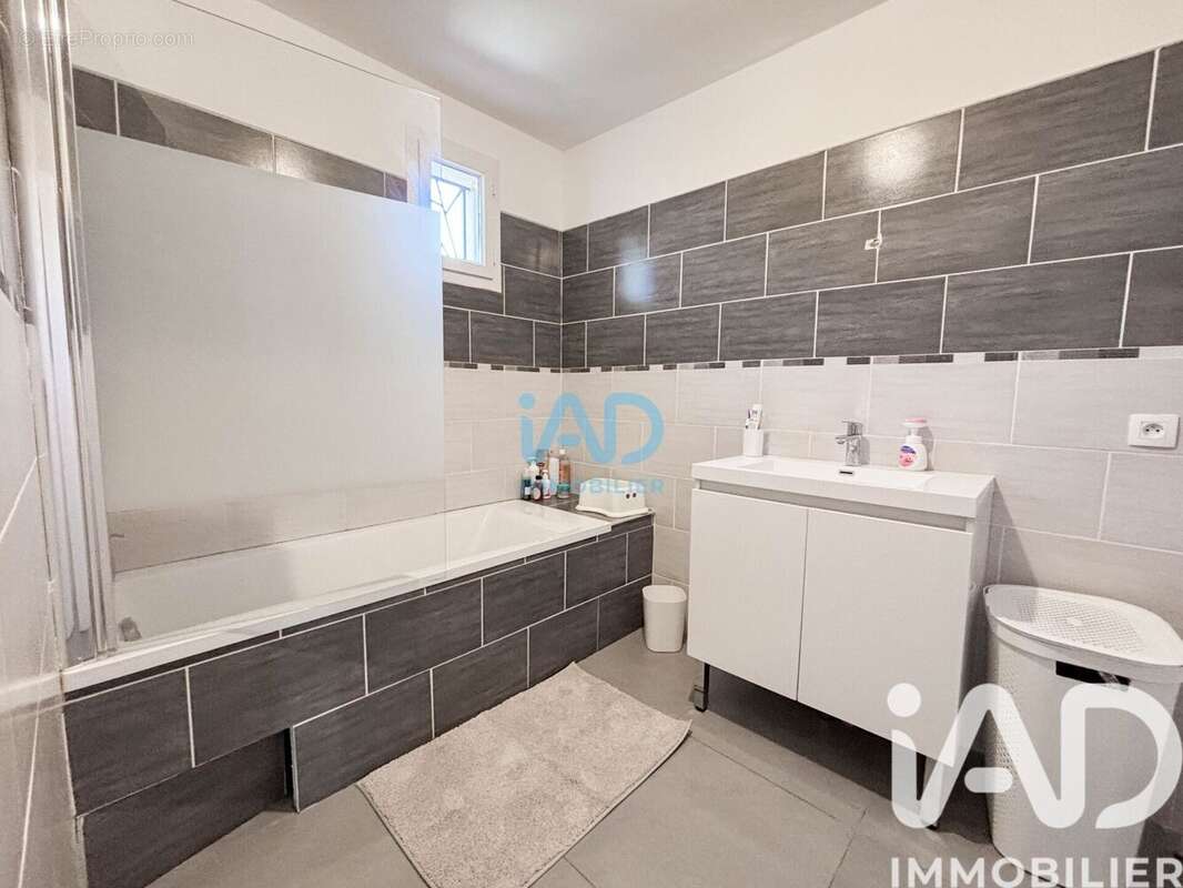 Photo 8 - Maison à SORGUES