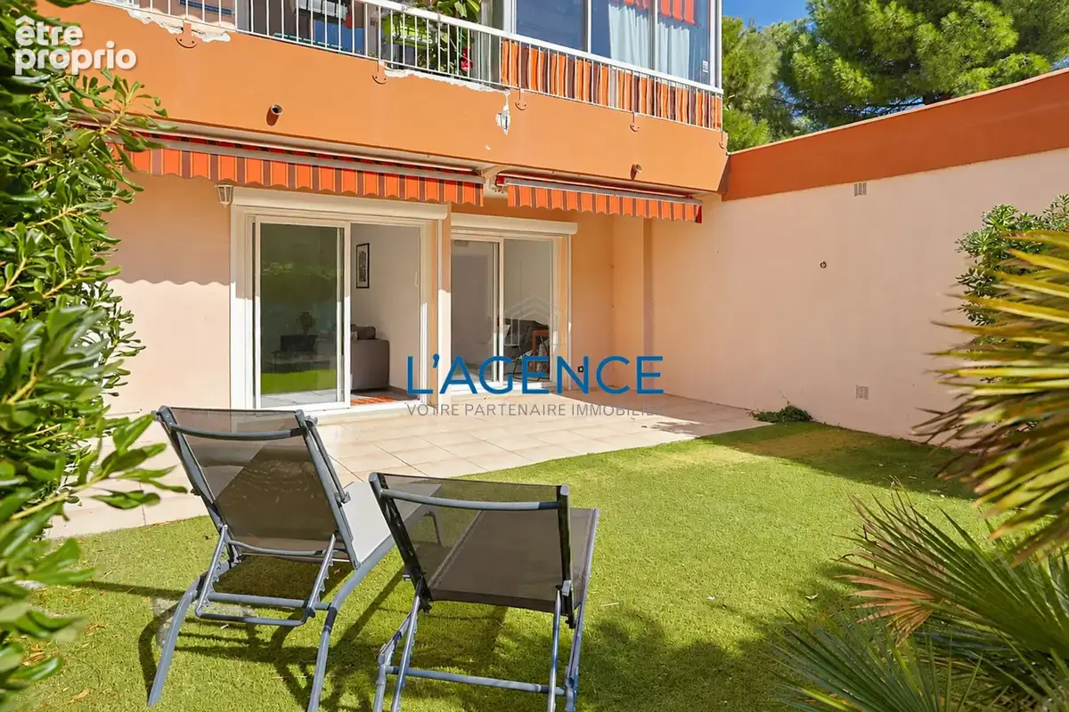 Hyères   appartement t3 de 68 m2 avec jardin privatif de 80 m2 et parkin - photo 1