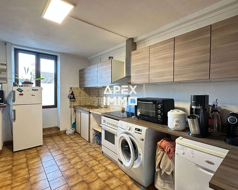 Commerce à SAINT-DENIS-DE-L&#039;HOTEL