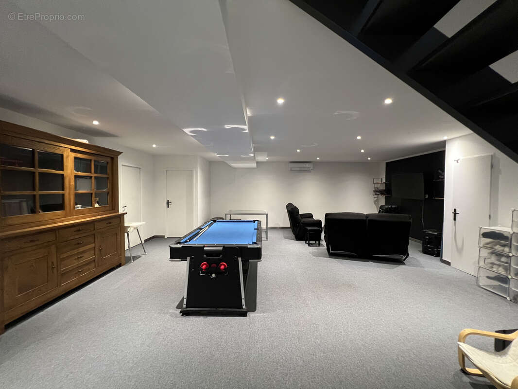 Maison à SAINT-LAURENT-DU-PAPE