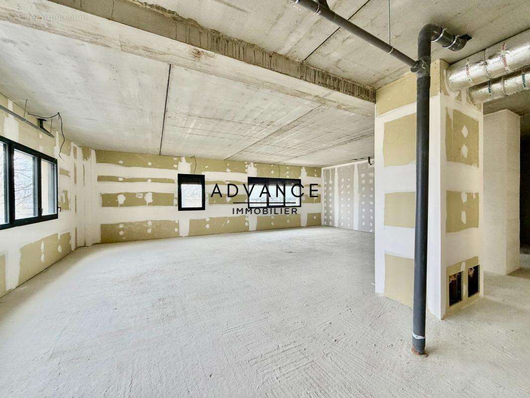 Local professionnel au cœur d’un pôle médical de référence  - 111 m² - photo 2
