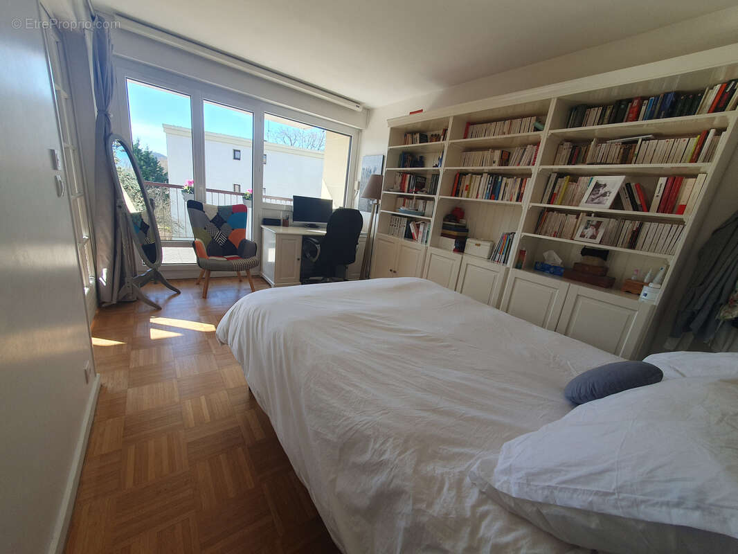 Appartement à BURES-SUR-YVETTE