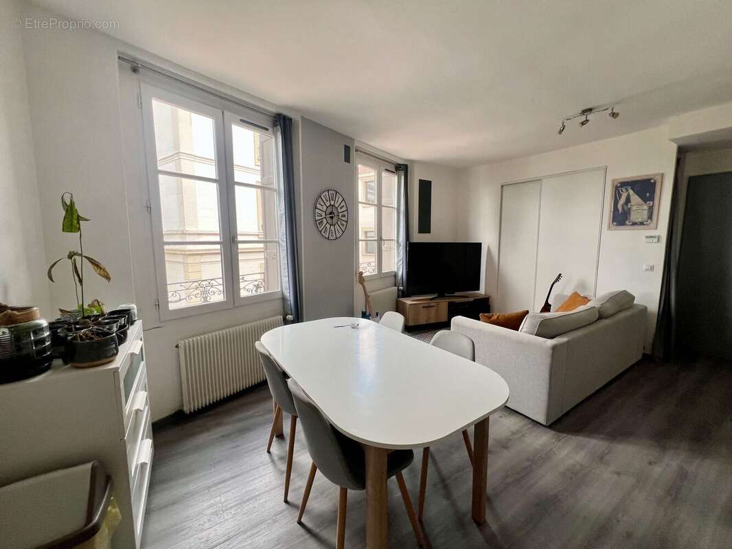 Appartement à SAINT-GENEST-LERPT