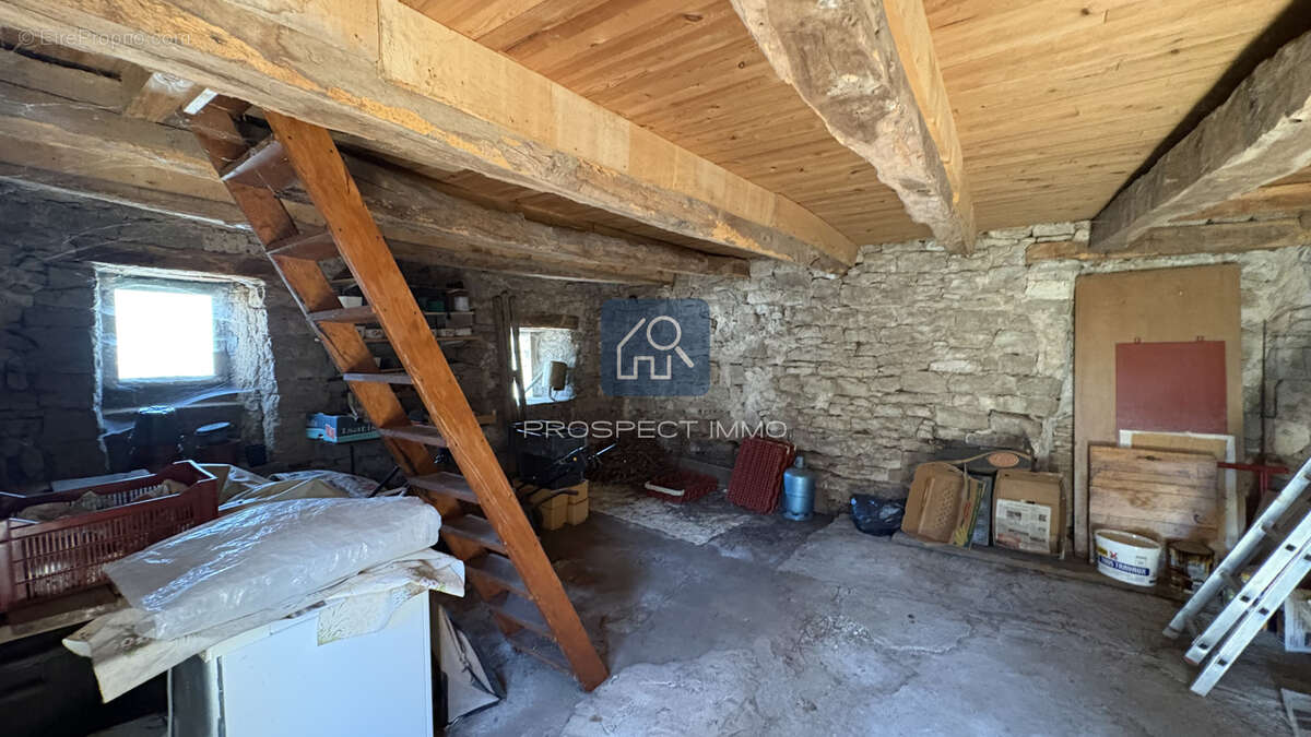 Maison de village T3 avec grange et terrain - photo 10
