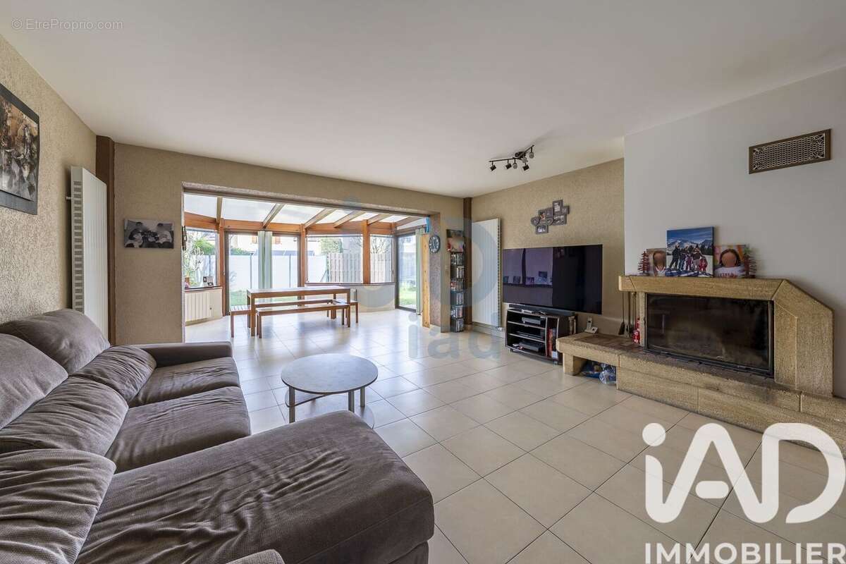 Maison 131 m² à Nandy  - photo 8