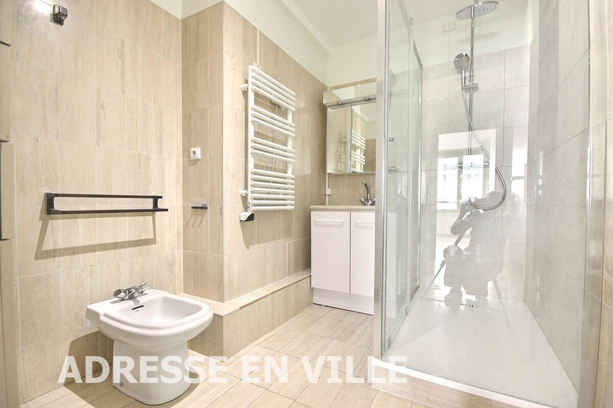Appartement à LEVALLOIS-PERRET