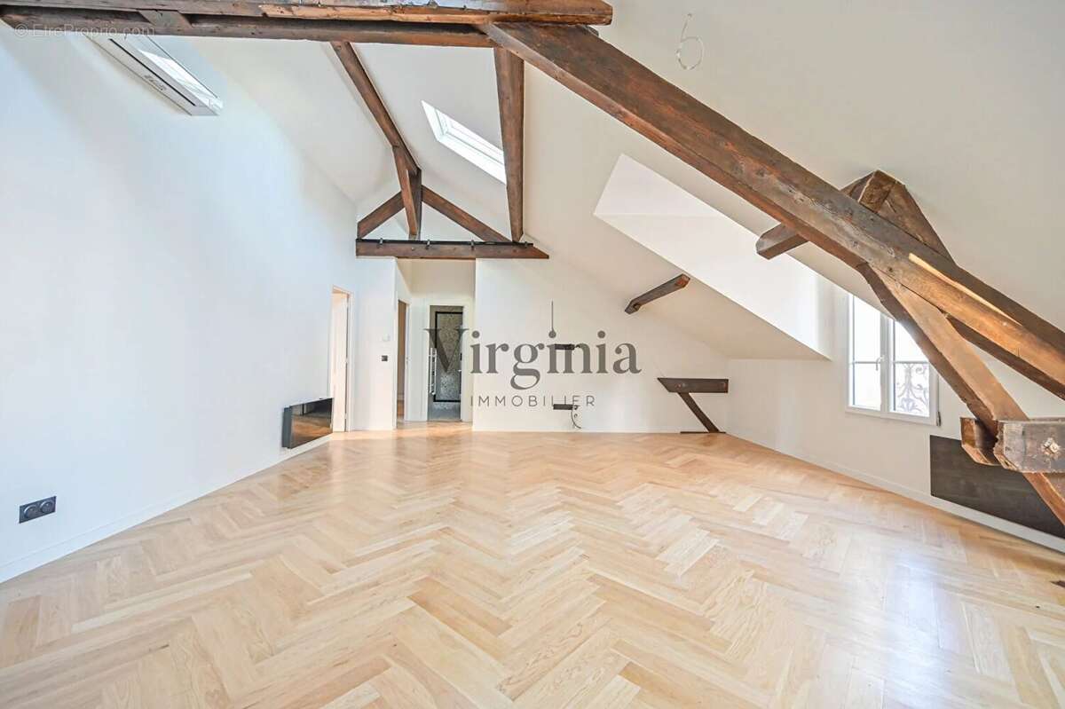 Appartement à CHARENTON-LE-PONT