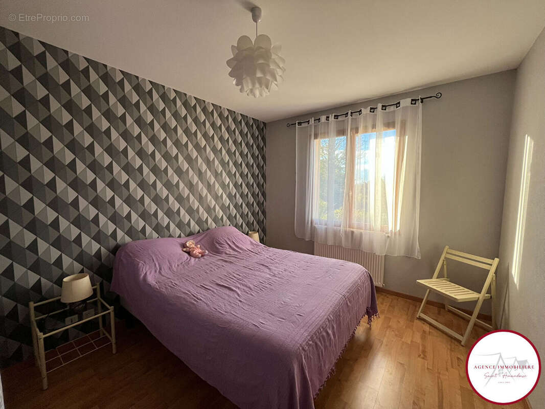 Maison à AINAY-LE-CHATEAU