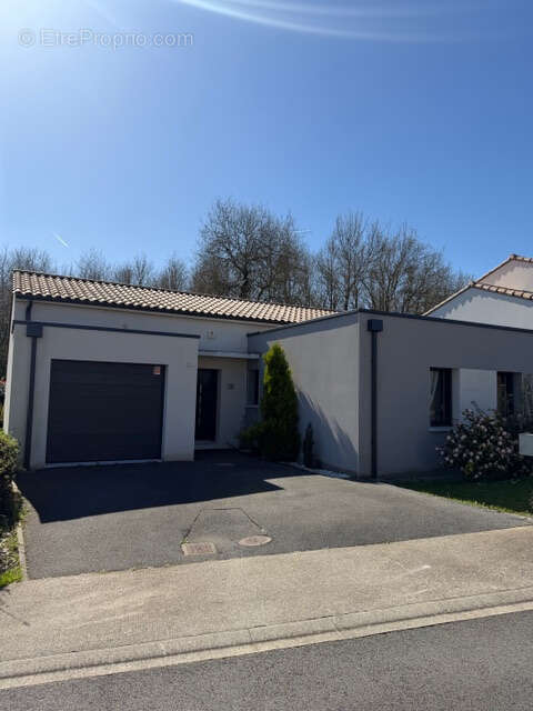 Maison à LE CELLIER