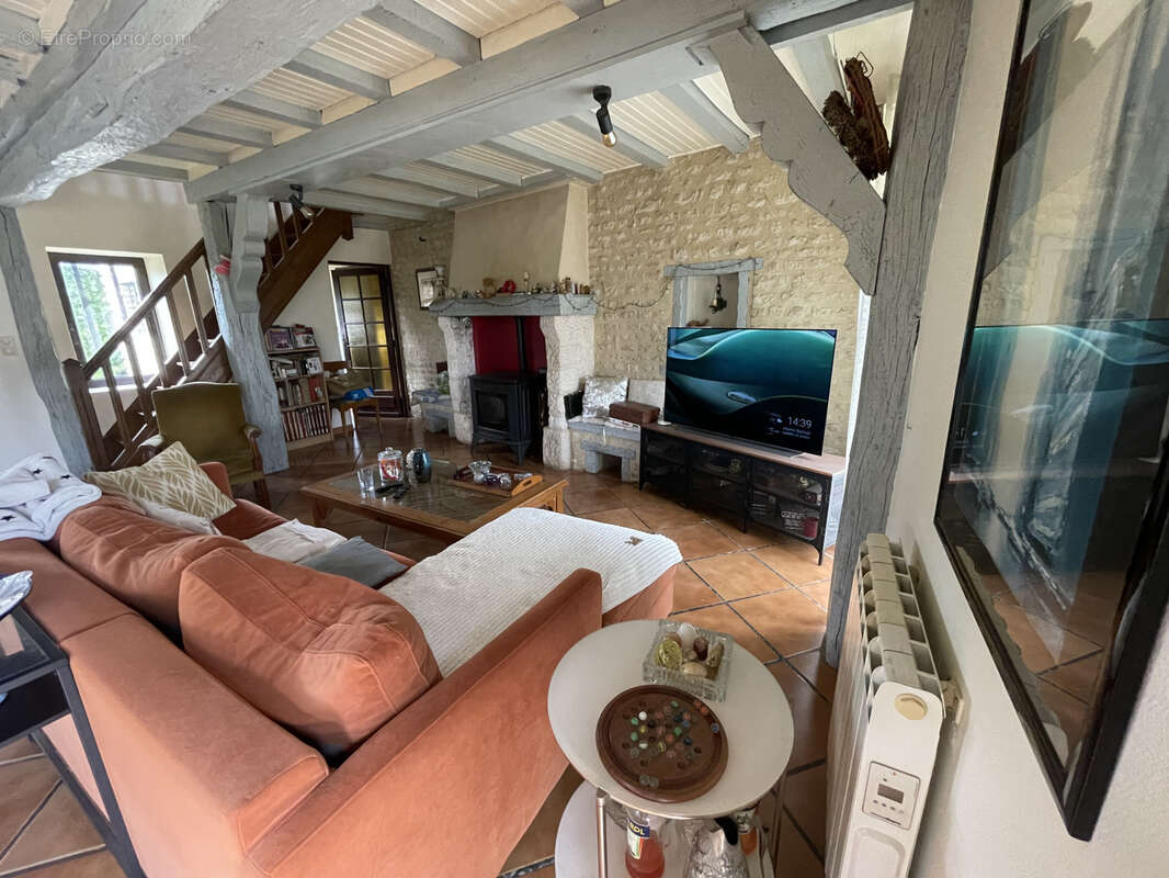 Maison à FONTAINE-LES-BASSETS