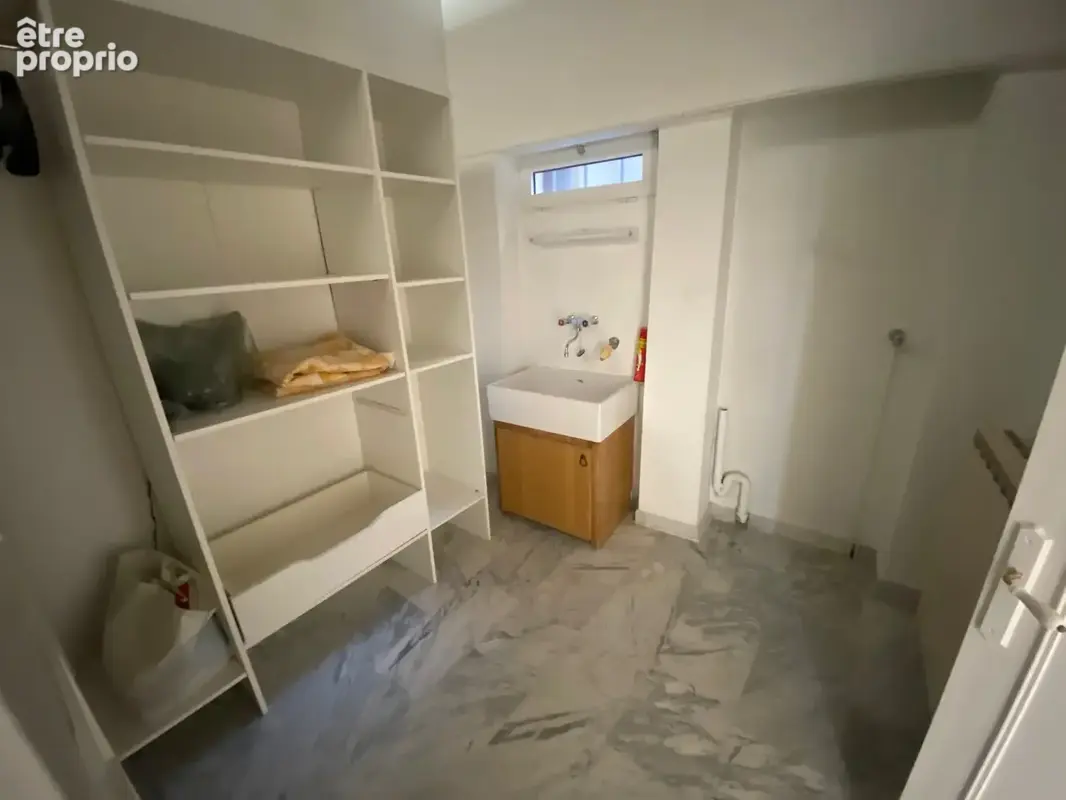 À deux pas des Arènes de Nîmes   Appartement bourgeois de 180 m2 - photo 9