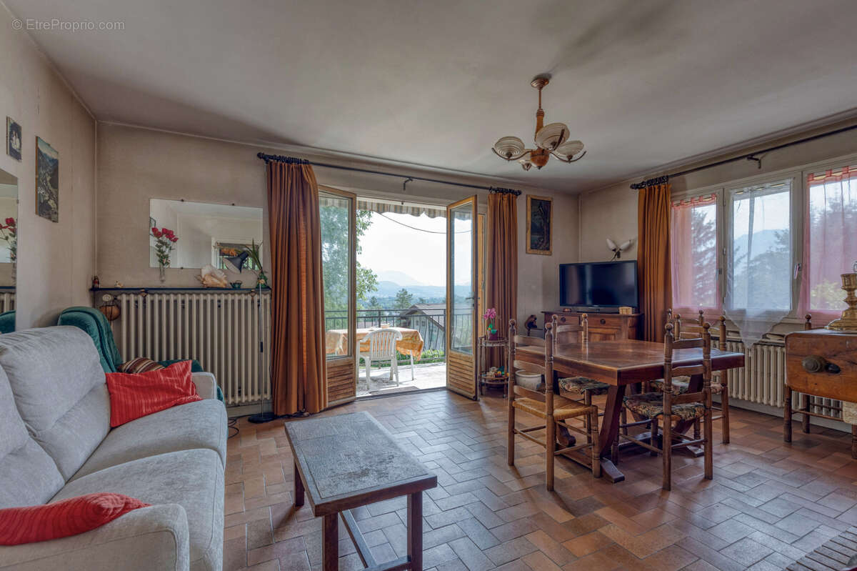 Maison à MEYLAN