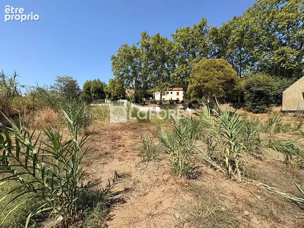 Terrain a batir les cluses de 831 m2 - photo 2