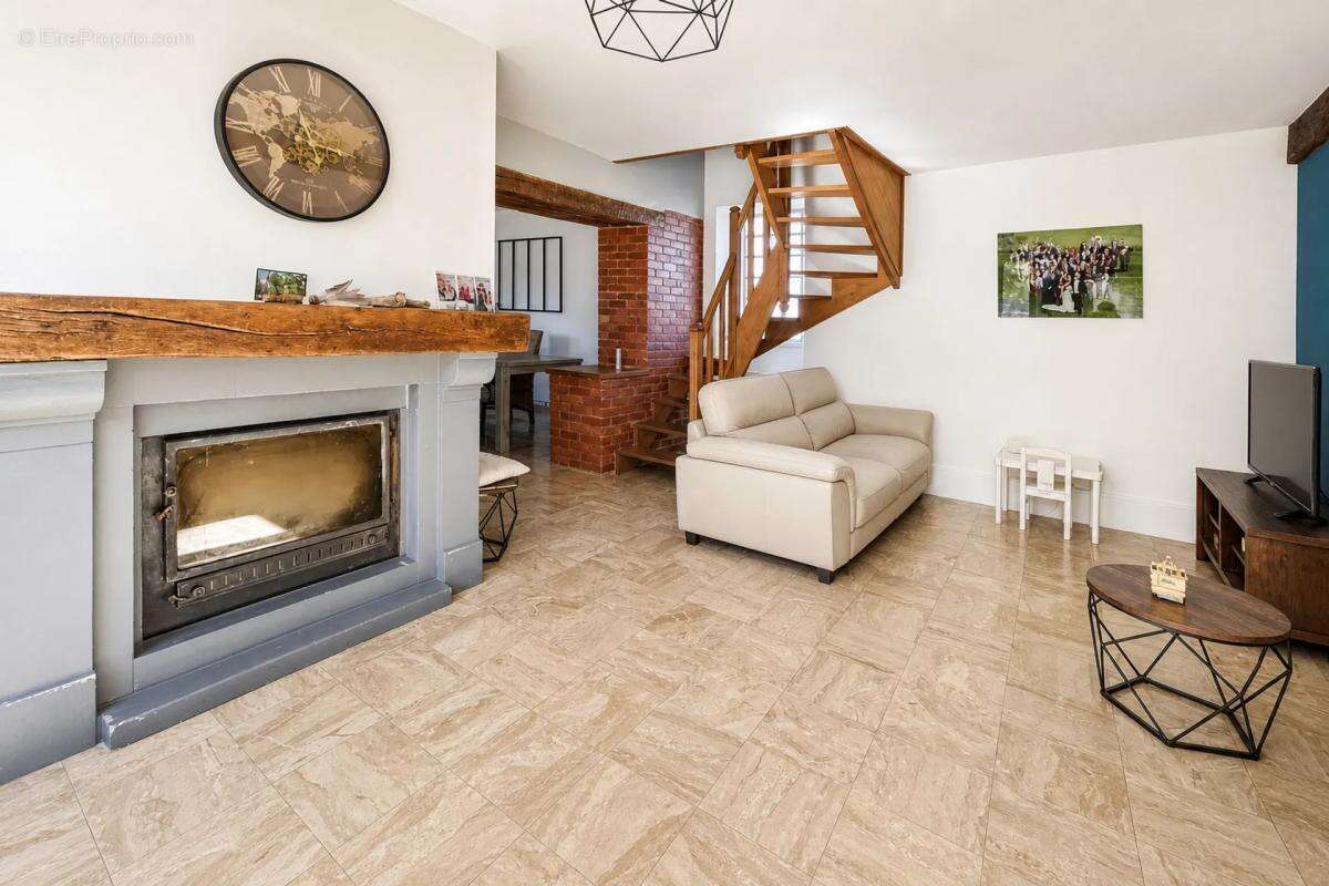 Maison à CHATILLON-LA-BORDE