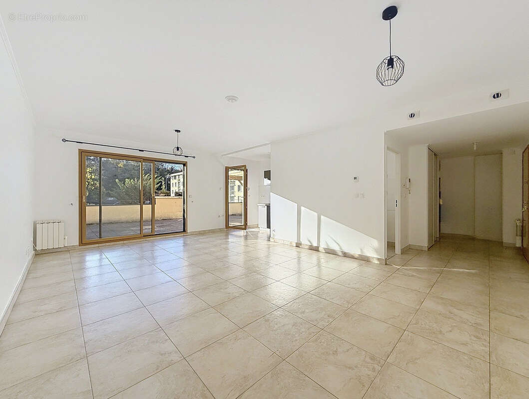 Appartement à CHARBONNIERES-LES-BAINS