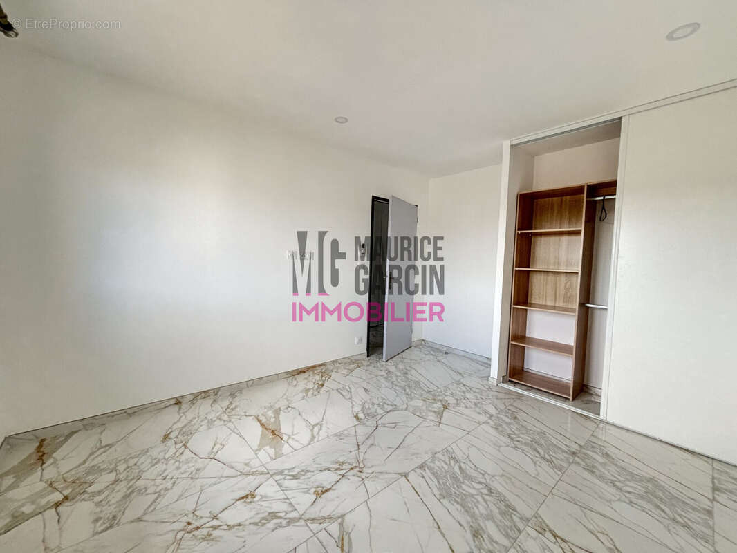 Maison à LAUDUN-L'ARDOISE