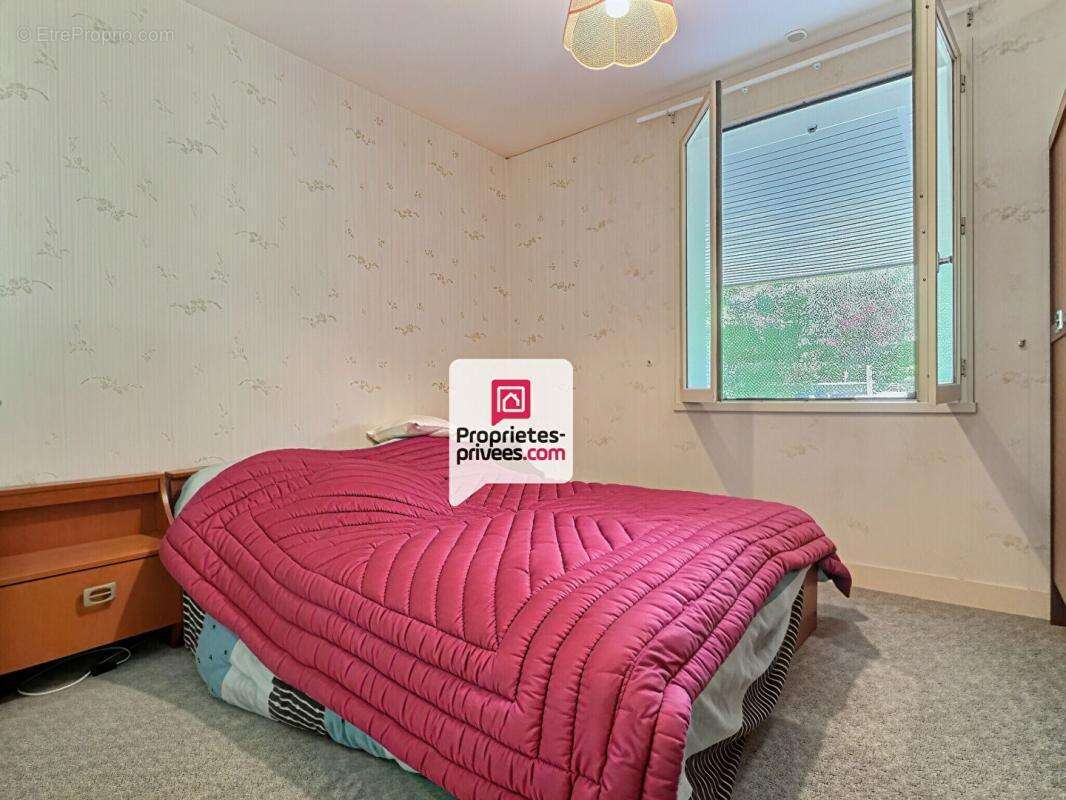 Maison T7/8  d'env. 151m² avec nombreuses dépendances près du bourg de COULOUNIEIX-CHAMIERS (24660) - photo 11