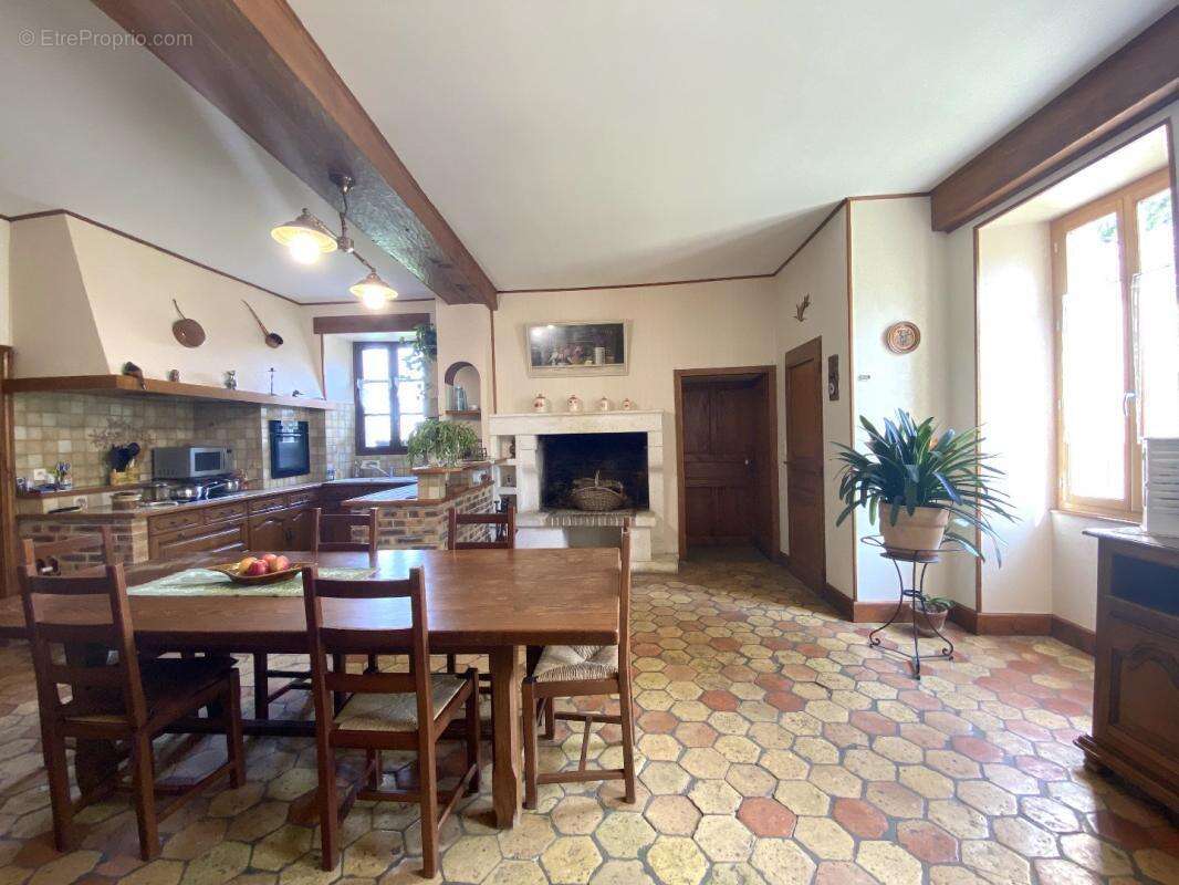 Maison à VILLEBOIS-LAVALETTE