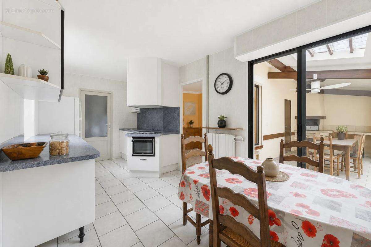 Maison Familiale Lumineuse de 155 m² à Bordeaux Caudéran - photo 9